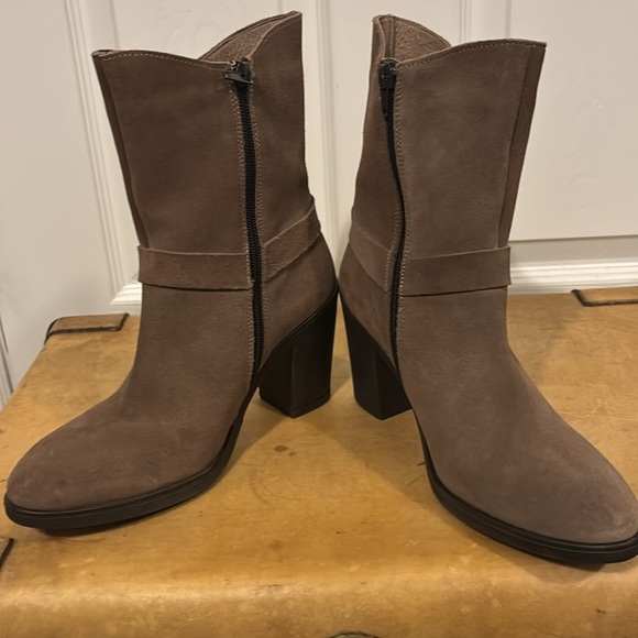 NWOT Women’s leather boots yokono size 9 - Picture 5 of 9